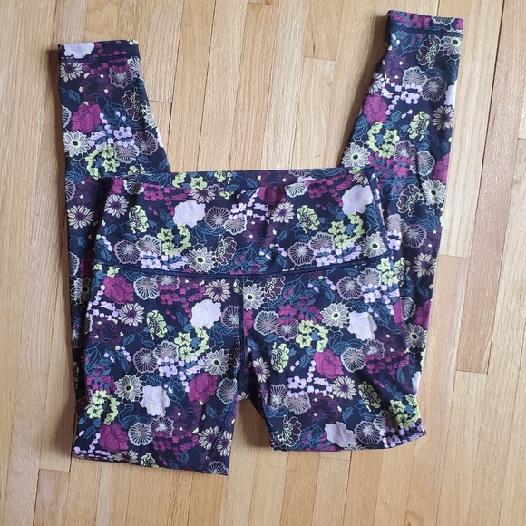 Lululemon • Wunder Under Flurolace Tight sz 6 - Picture 6 of 8